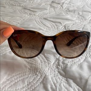 Ray-Ban Classic Cateye Sunglasses